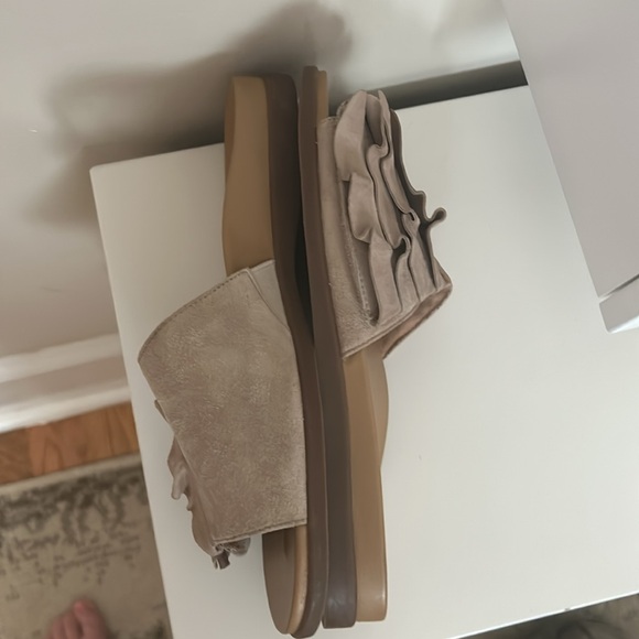 Vionic Suede Ruffle Slides 9 - Picture 4 of 7